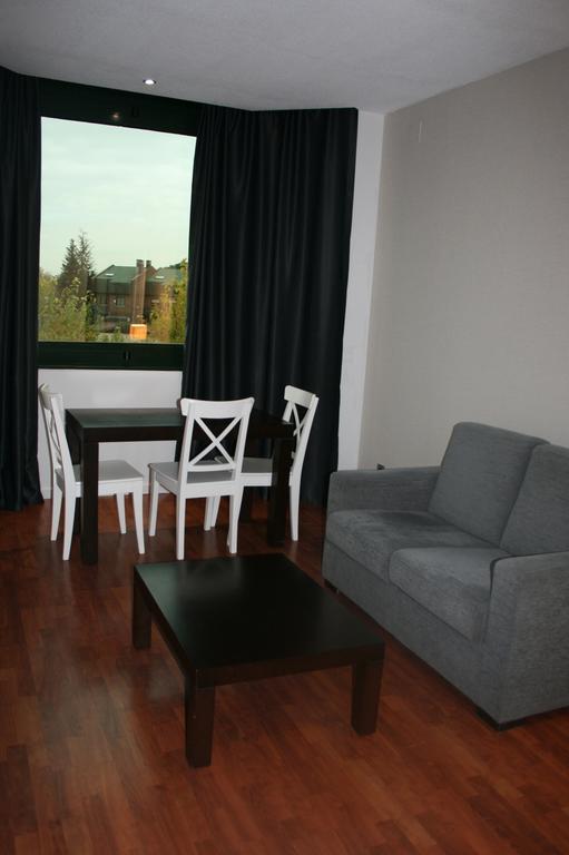 Apartamentos Th Las Rozas Екстериор снимка
