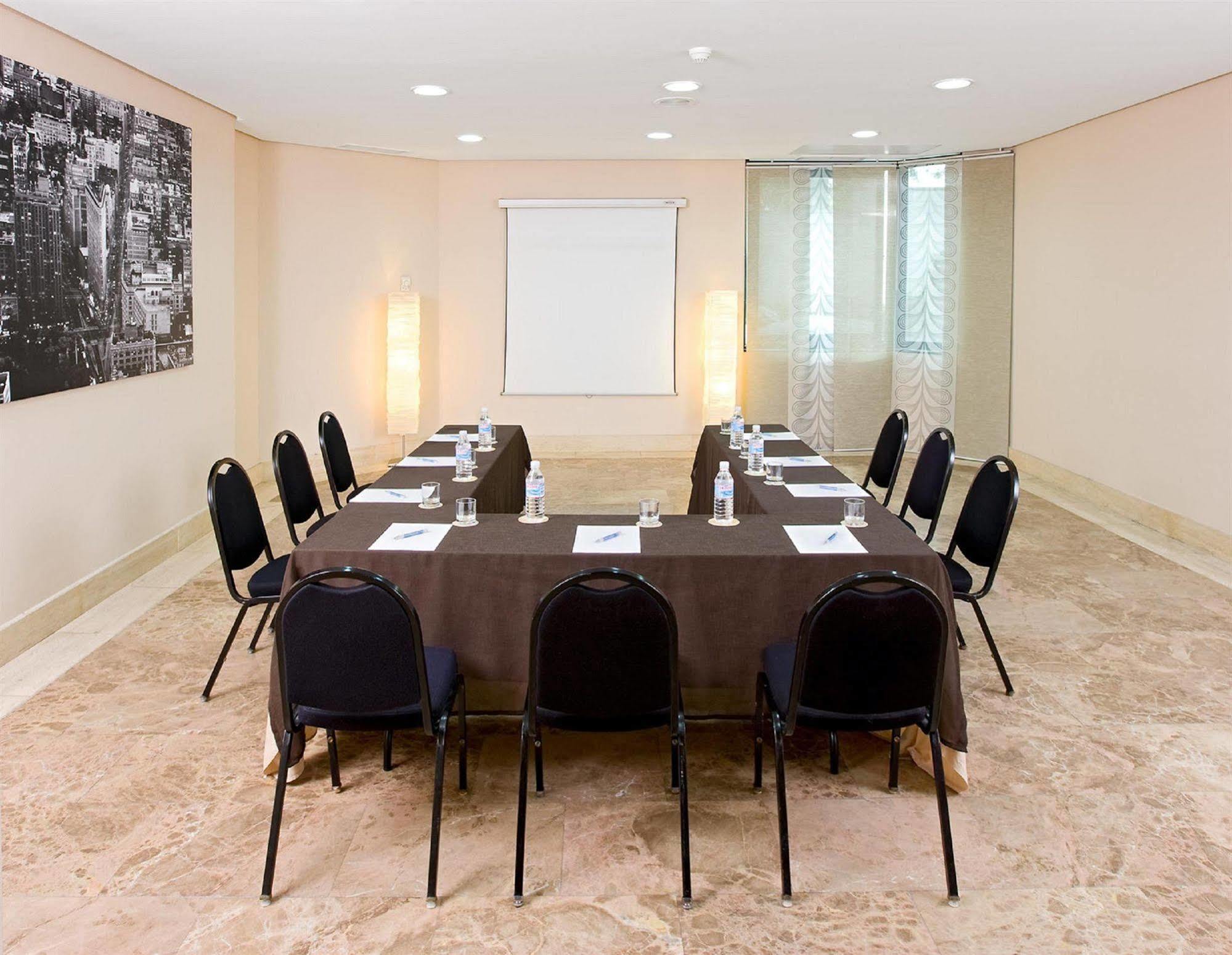 Apartamentos Th Las Rozas Съоръжения снимка
