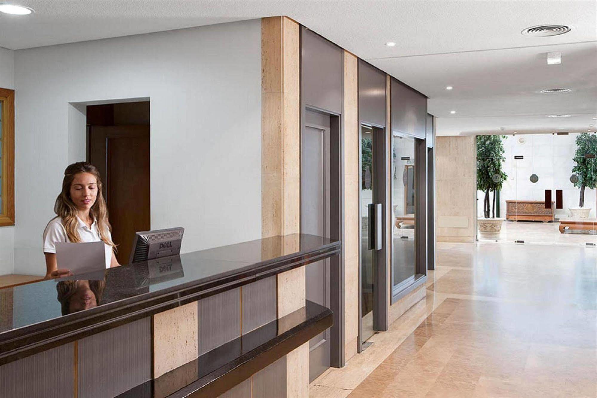 Apartamentos Th Las Rozas Екстериор снимка